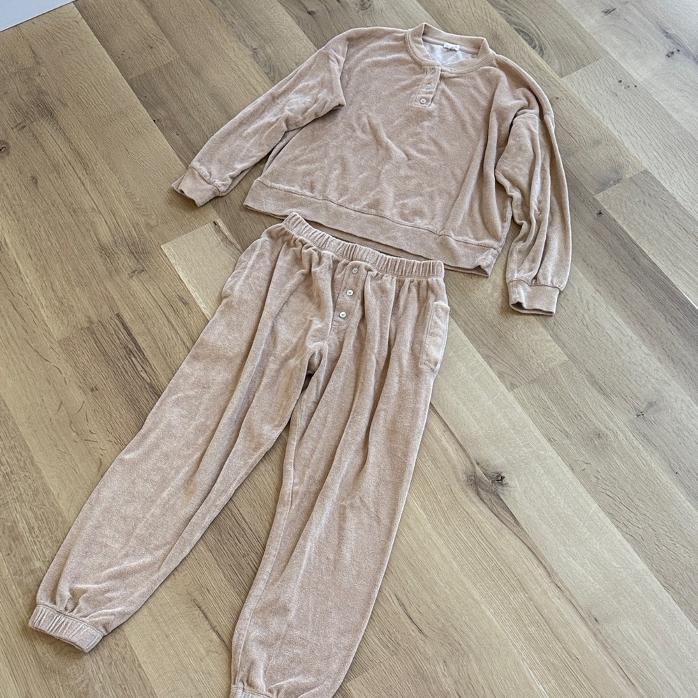 DONNI. Tan Lounge Set